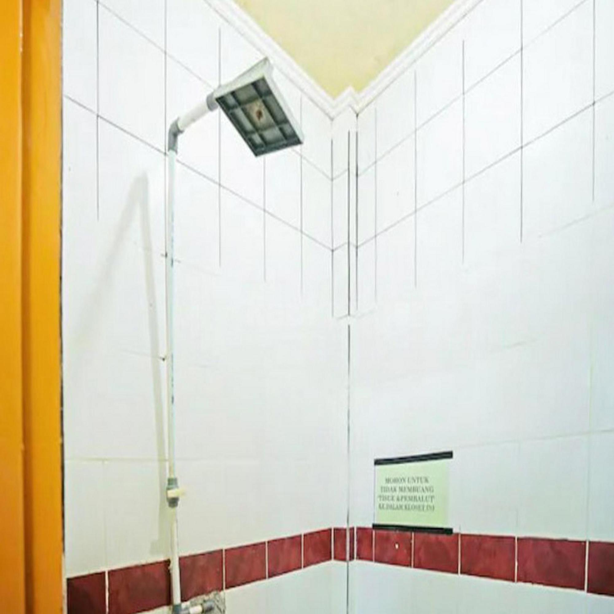 Wisma Pinggir Mitra Reddoorz Tanjung Pinang Eksteriør bilde