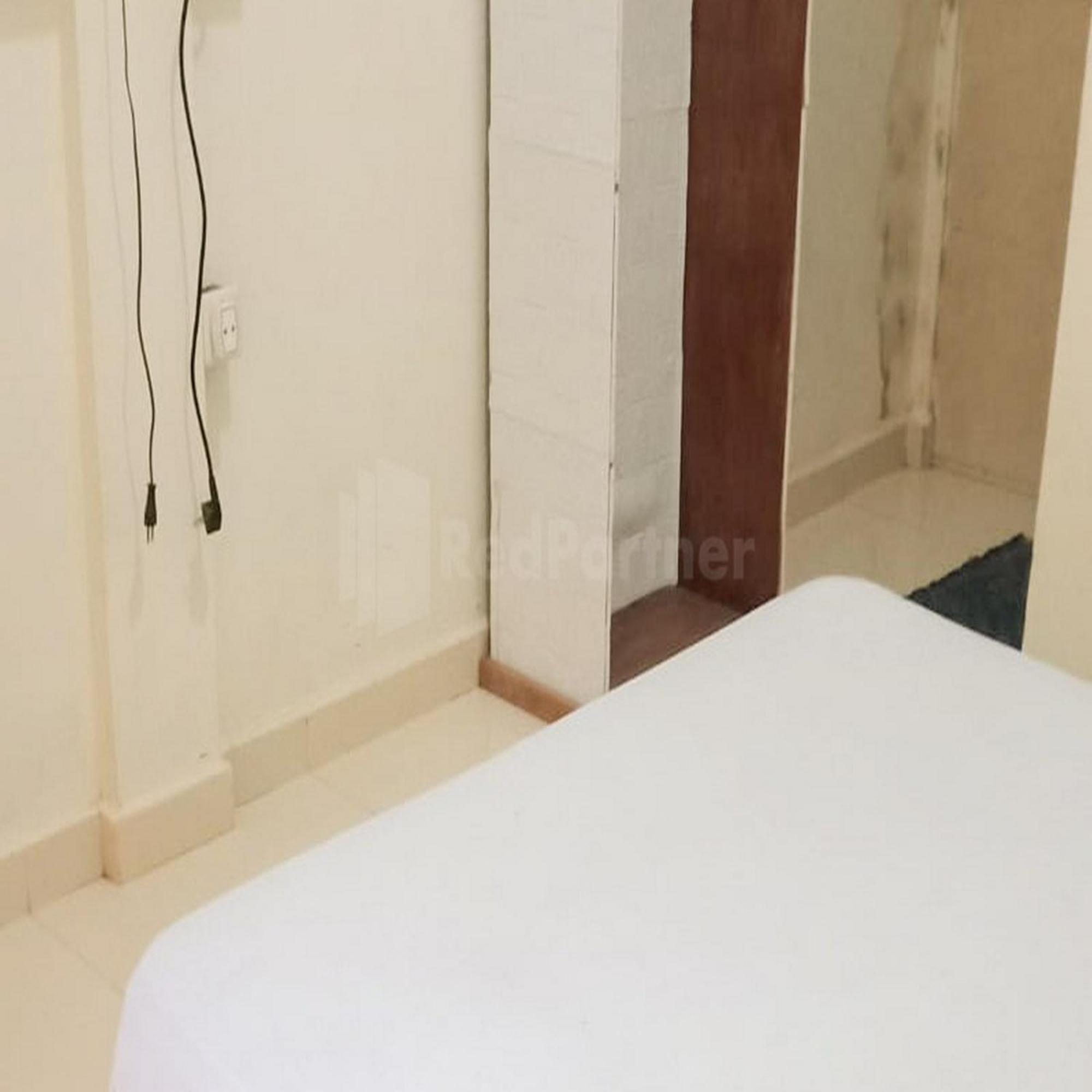 Wisma Pinggir Mitra Reddoorz Tanjung Pinang Eksteriør bilde